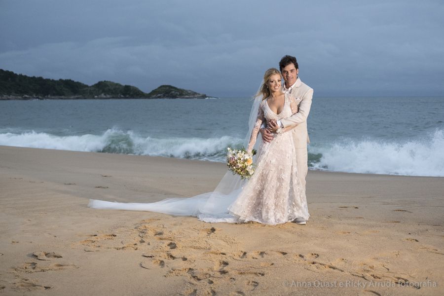 anna quast ricky arruda estaleiro guest house jr mendes ana julia figueiredo lourdinha noyama destination wedding camboriu video soul cozinha ninha flor thai pasin-03774197